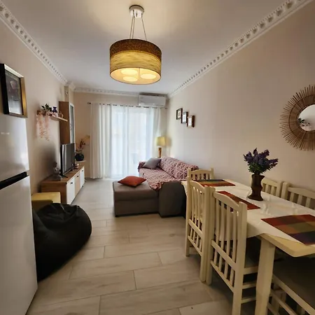 Nila's Comfy Qerret Apartamento Golem (Tirana)